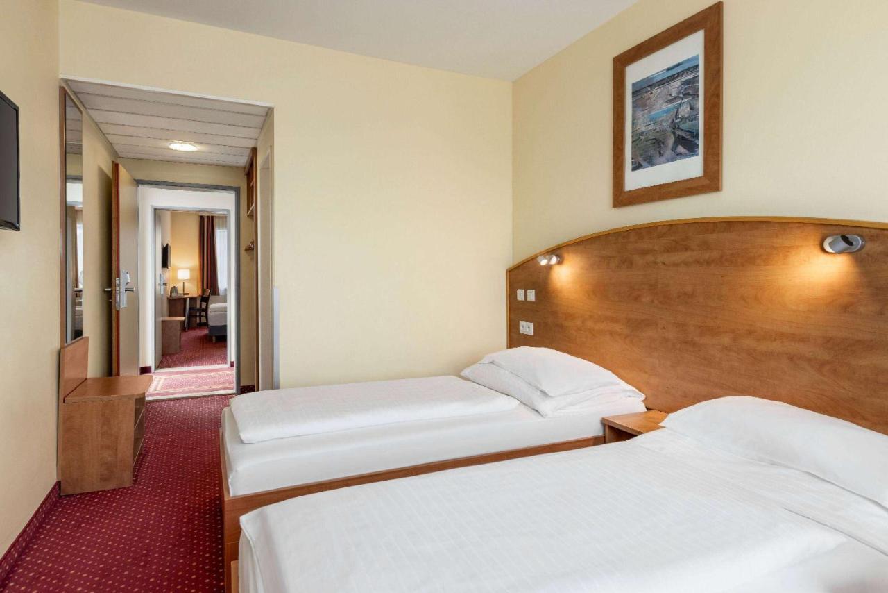 Amedia Express Prague, Trademark Collection By Wyndham Готель 3*